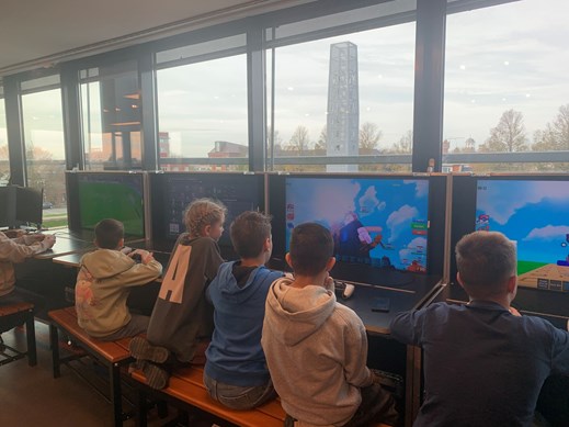 8ED02C60331F4F9DA96F7E332F24C7F1